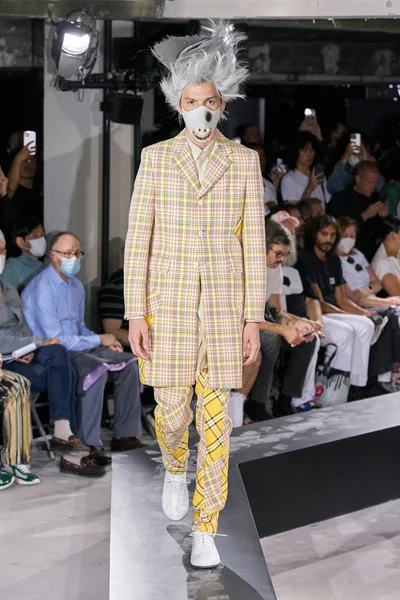 Look 15